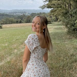 Meet your Posher, Ella